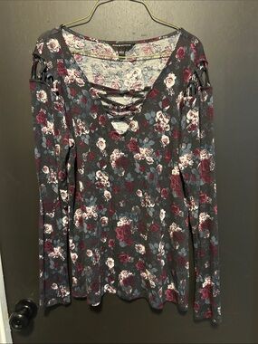Rock & Republic Charcoal Floral Lace-Up Long Sleeve Top with Berry Roses